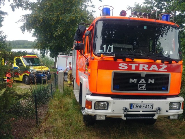 Na miejscu pojawiły się cztery zastępy straży pożarnej.