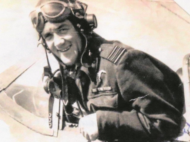 Jan Zumbach - dowódca skrzydła myśliwskiego 133 - Wielka Brytania 1944 r. Zdjęcie z dedykacją "bratu na pamiątkę.