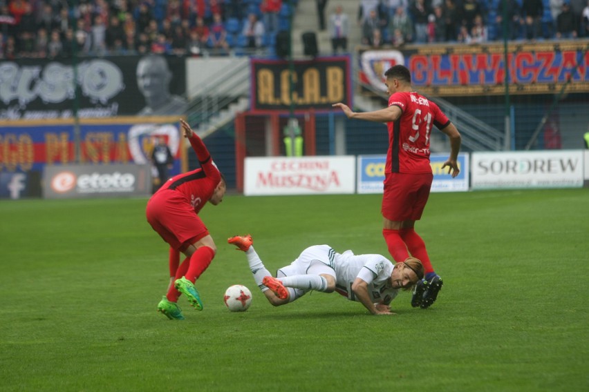 Piast Gliwice - Śląsk Wrocław 2:0. Kibice Śląska wyszli ze stadionu RELACJA + ZDJĘCIA + OPINIE