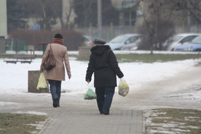 Mieszkańcy bloku przy ulicy Częstochowskiej w Łazach żyją,...