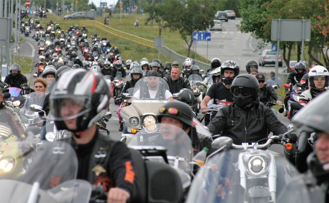 Już po raz czternasty Raider's Club Inowrocław zorganizował Zlot Motocyklowy "Na soli". W imprezie uczestniczy kilkaset motocykli i ich właścicieli oraz osób z nimi podróżujących. Odbyła się tradycyjna parada motocyklowa ulicami miasta zakończona na parkingu pod Galerią Solną.