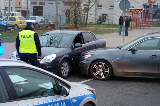 To stłuczka innego nowego policyjnego BMW - w Białymstoku.
