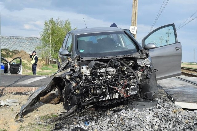 Zderzenie samochodu z pociągiem w miejscowości Szulec