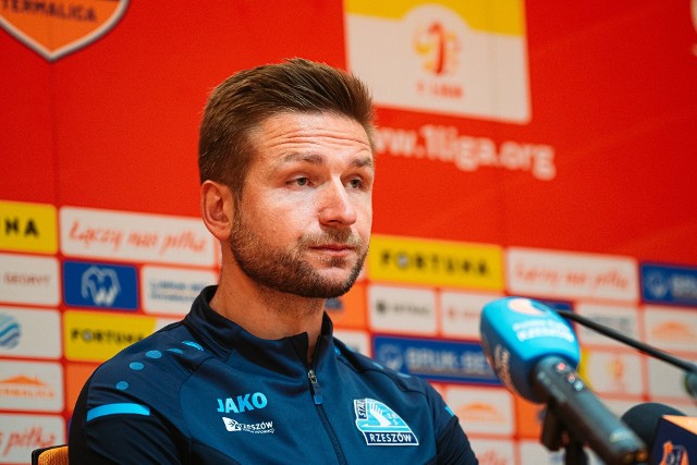 Trener Daniel Myśliwiec czuje niedosyt po przegranej w Niecieczy.