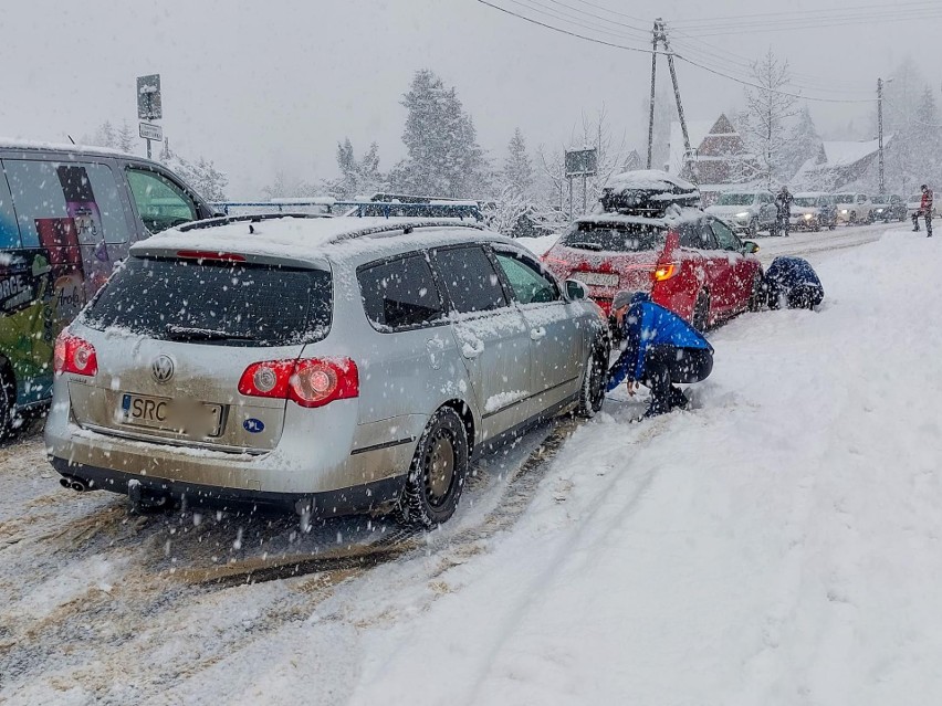 Na Podhalu panują trudne warunki drogowe. Już doszło do...