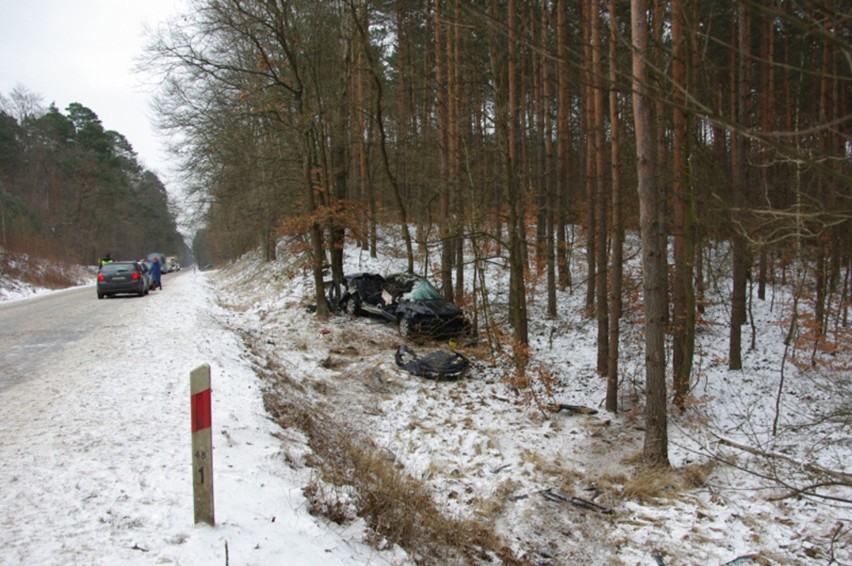 - Z wstępnych ustaleń policjantów wynika, że na śliskiej...