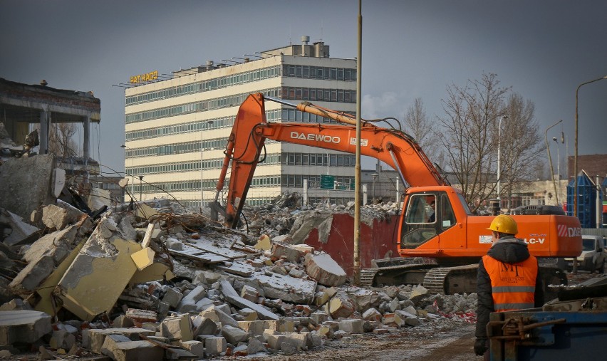 Przy Grabiszyńskiej powstaje nowy pawilon handlowy. Bardziej...