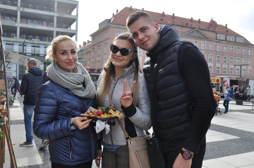 Food trucki zjechały na pl. Nowy Targ [ZDJĘCIA]