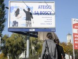 Bilboard "Ateiści są boscy" w sąsiedztwie bydgoskiej bazyliki. "To oczywista prowokacja"