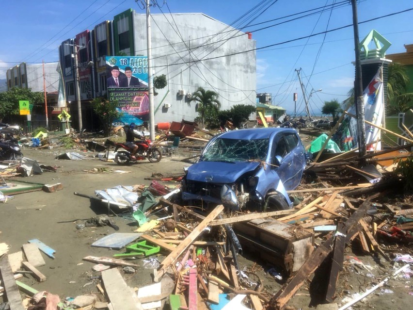 Zniszczenia w Palu po tsunami