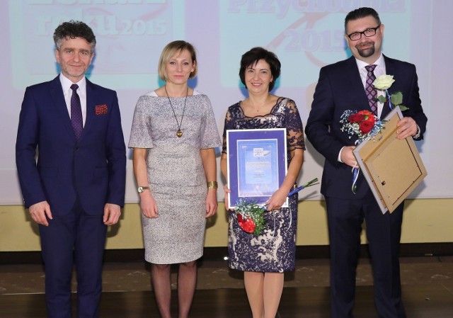  Senator Krzysztof Słoń, zastępca burmistrza Staszowa Ewa Kondek, Bożena Ryczkowska-Kurdziel z Przychodni Rodzinnej w Staszowie, doktor Jacek Kiełtucki.