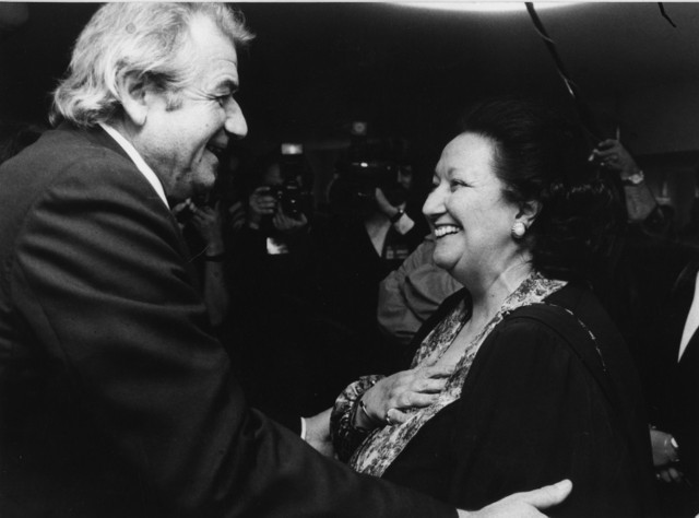 Hiszpańska sopranistka Montserrat Caballé w rozmowie z profesorem Zbigniewem Religą w 1993 roku w Zabrzu.