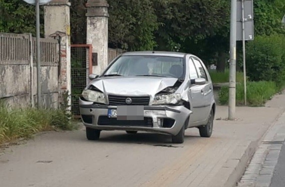 Wypadek trzech samochodów przy estakadzie Gądowianka. Jedna osoba ranna