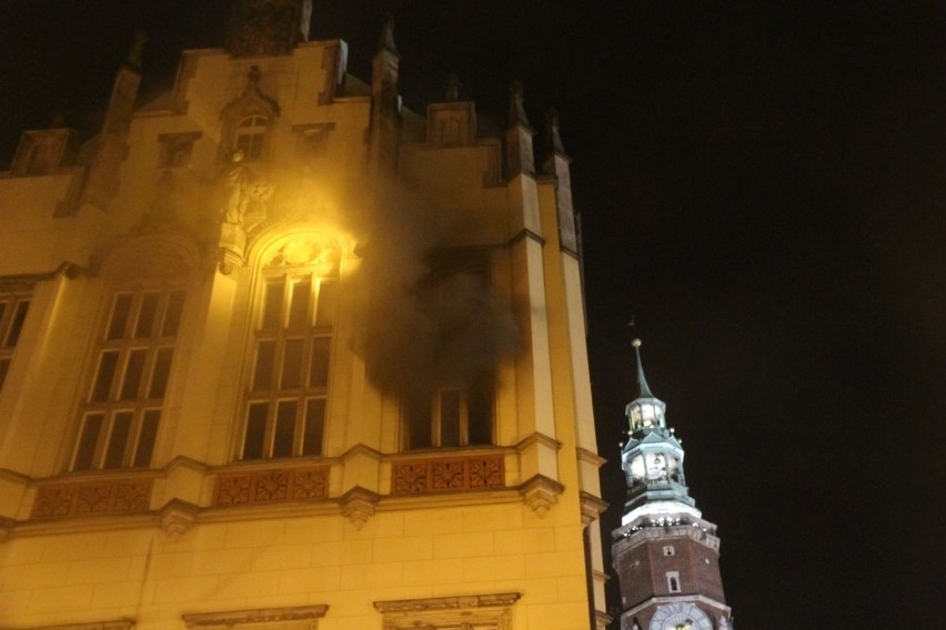 Pożar we wrocławskim Ratuszu. Paliło się na zapleczu sali sesyjnej