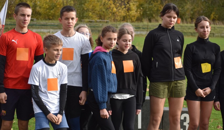 Bieg Niepodległości 2023 w Chełmku dla uczniów szkół podstawowych