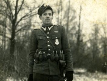 Zdzisław Witkowski, ps. „Płomień”, na fotografii z 1947 roku