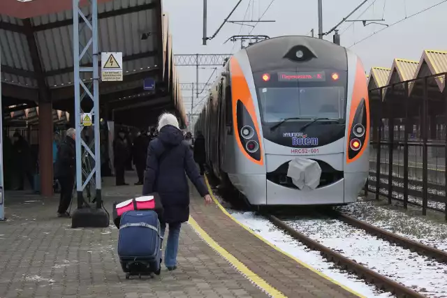 W grudniu ub. roku wyjechał pierwszy pociąg relacji Kijów - Przemyśl - Kijów. W ciągu roku dołączyła druga para pociągów na tej linii. Od grudnia ma codziennie kursoiwać pociąg relacji Odessa - Przemyśl - Odessa.