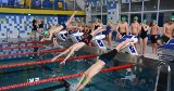 Prawie 300 pływaków i pływaczek biło rekord Polski na największą lekcję pływania w Dąbrowie Górniczej. Udało się, ale musi być potwierdzenie