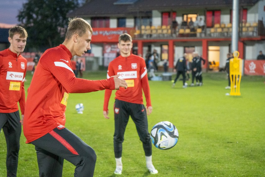 Mecz reprezentacji Polski do 18 lat w Rzeszowie już w piątek. Są jeszcze bilety. Piłkarze trenują w Wiązownicy [ZDJĘCIA]