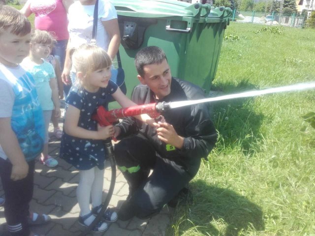 Majówka strażacka w Chlewiskach tradycyjnie cieszyła się ogromnym zainteresowaniem najmłodszych.