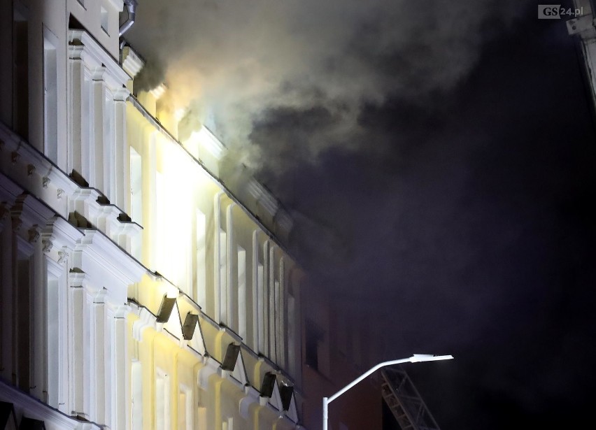 Pożar w Szczecinie przy ul. Kaszubskiej. Kilkadziesiąt osób nie mogło wrócić do swoich domów [ZDJĘCIA]
