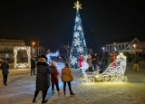Iluminacje świąteczne w Pabianicach i okolicy. Jak miasta, miasteczka i wsie wystroiły się na święta. ZDJĘCIA