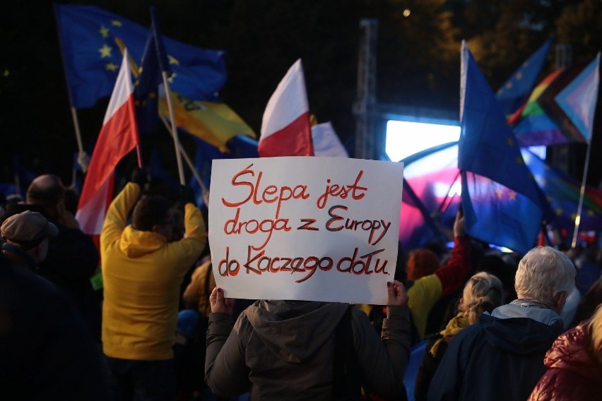 Manifestacja na placu Solidarności