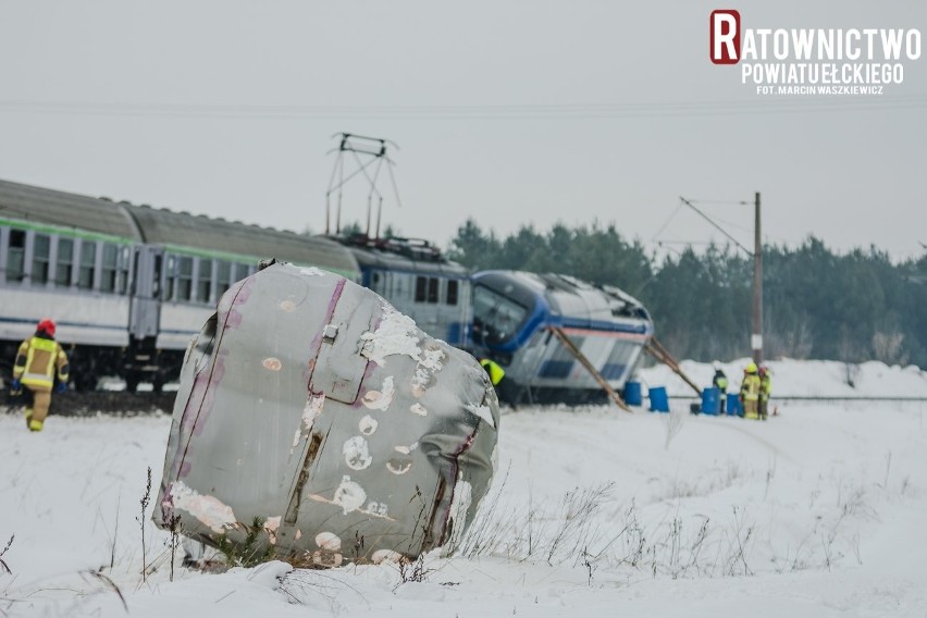 Koszarówka. Przywrócono ruch pociągów na linii Ełk - Białystok po wypadku na przejeździe kolejowym [ZDJĘCIA]