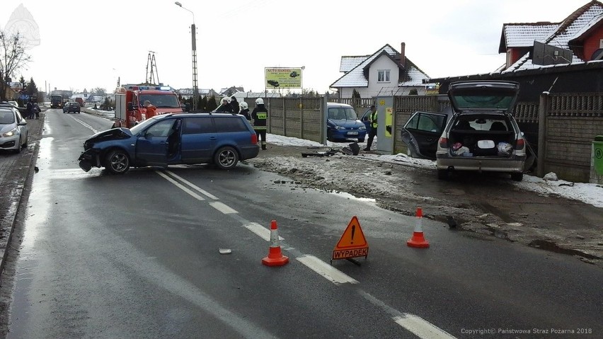 Groźne wypadki w gminie Czersk. Poszkodowanymi są dwie kobiety [zdjęcia]