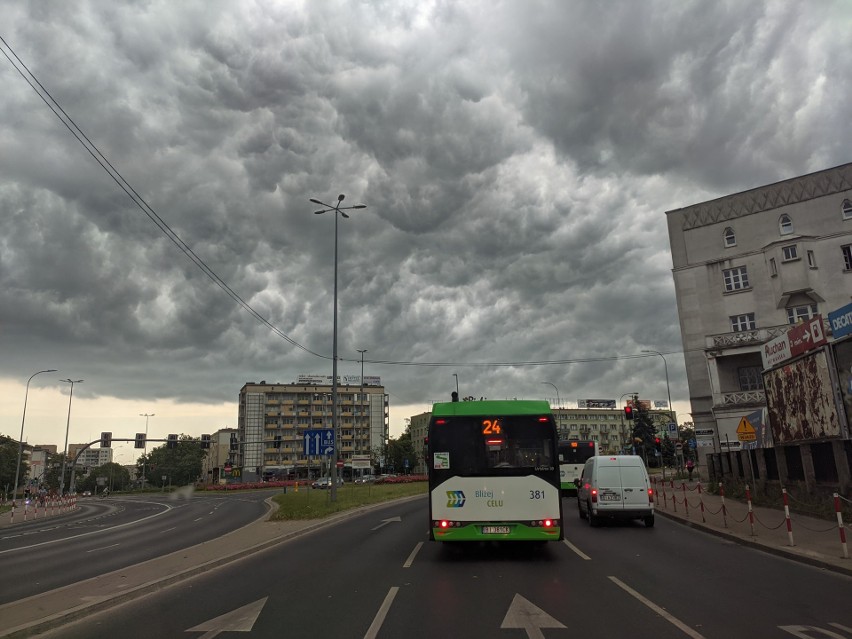 Burzowe chmury nad Białymstokiem i okolicami. Zobacz zjawiskowe zdjęcia internautów 25.06.2021