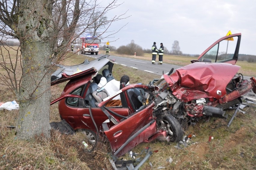 Wypadek dwóch samochodów osobowych pod Białą Piską. Trzy...