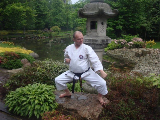 Grzegorz Burniak to mistrz 4 stopnia dan w karate tradycyjnym.