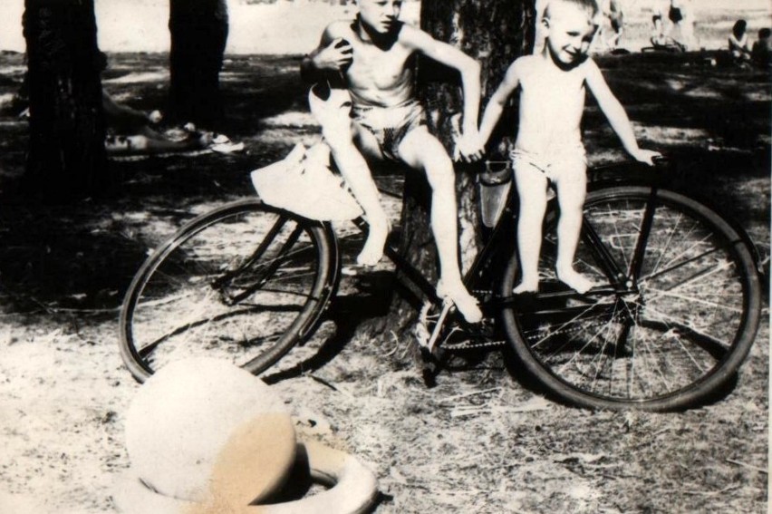 Zalew w Blachowni, kąpielisko, plaża i milicja na motorówce. Częstochowskie Saint Tropez ZDJĘCIA