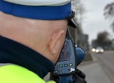 Pirat drogowy na ul. Pułaskiego. 20-latek gnał 111 km/h w terenie zabudowanym. Zatrzymała go policja