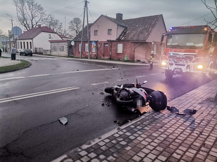 Krasnosielc. Wypadek z udziałem motocyklisty. Zawiniła 47-letnia mieszkanka gminy Krasnosielc. 17.04.2021. Zdjęcia