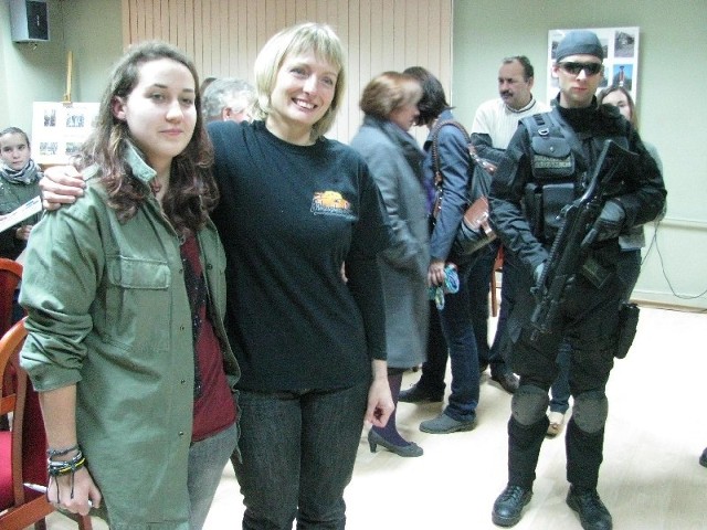 Pisarka Magdalena Kozak w bibliotece w Wyszkowie spotkała się z fanami.