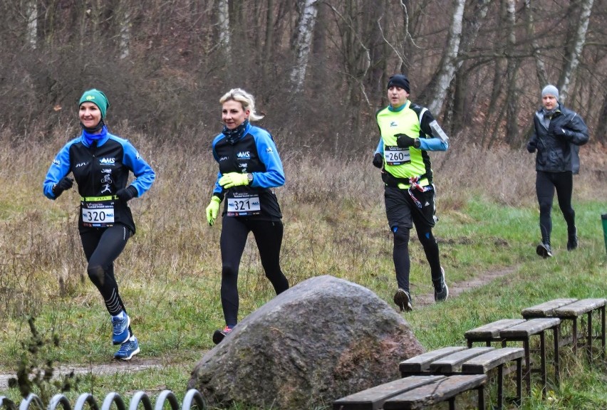 Trening biegowy Cross Run Budstol Invest odbył się m.in. na...