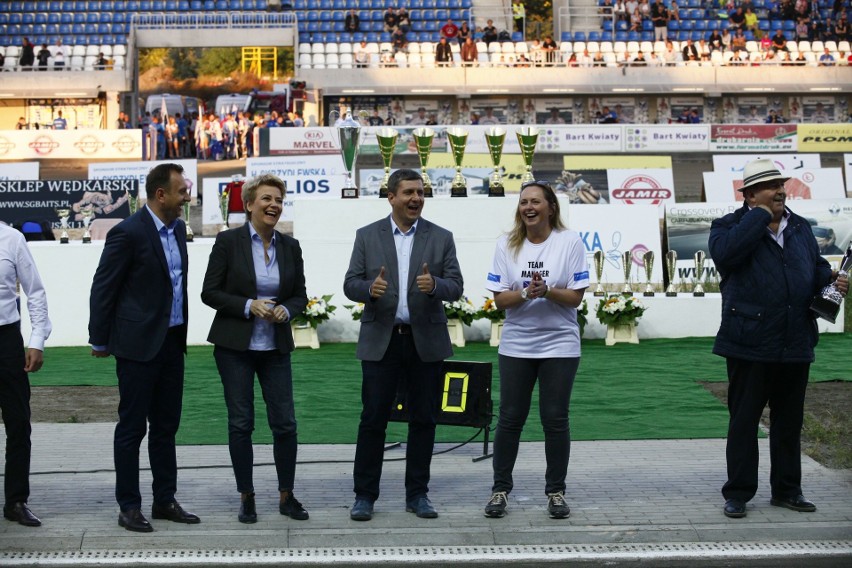 Na stadionie Orła Łódź podczas oficjalnego otwarcia obiektu:...