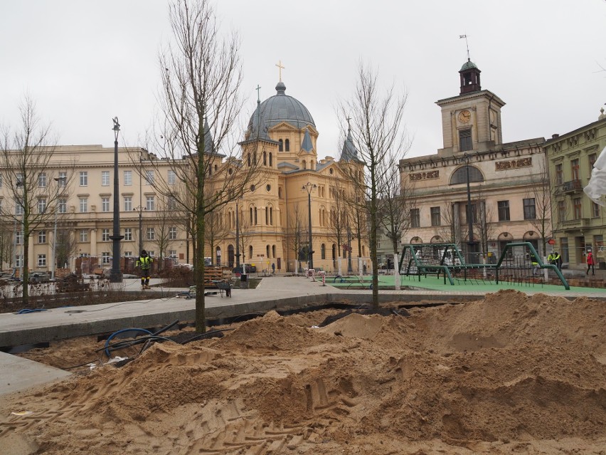 Prace remontowe na placu Wolności w Łodzi potrwają jeszcze...