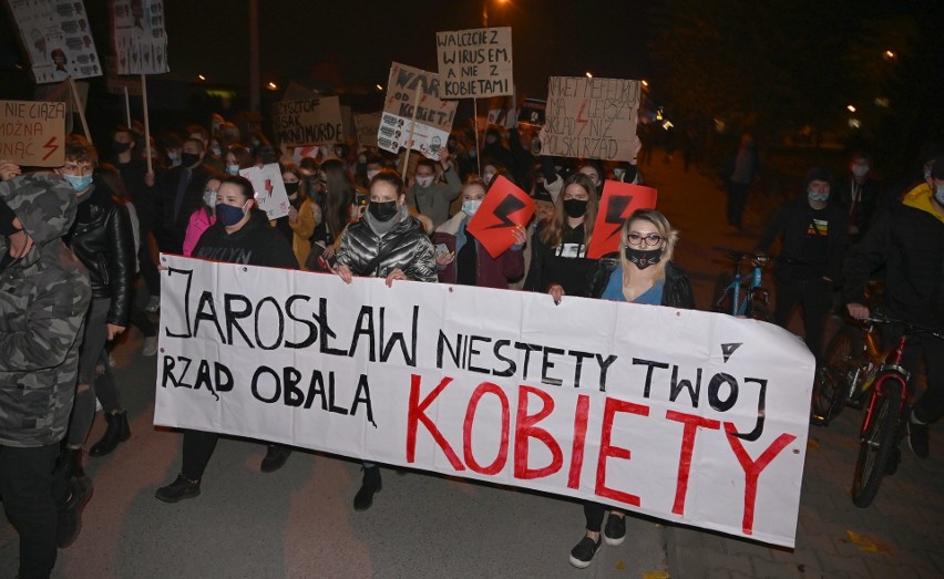Głośny protest kobiet w Stąporkowie [ZDJĘCIA, ZAPIS TRANSMISJI NA ŻYWO]