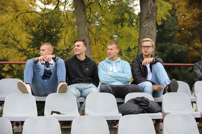 Byliście na zwycięskim meczu Korony II Kielce z Unią Tarnów w trzeciej lidze? Szukajcie się na zdjęciach