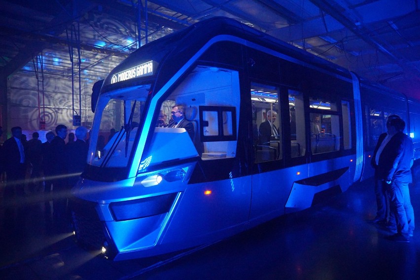 Nowy tramwaj marki Modertrans model Moderus Gamma został...