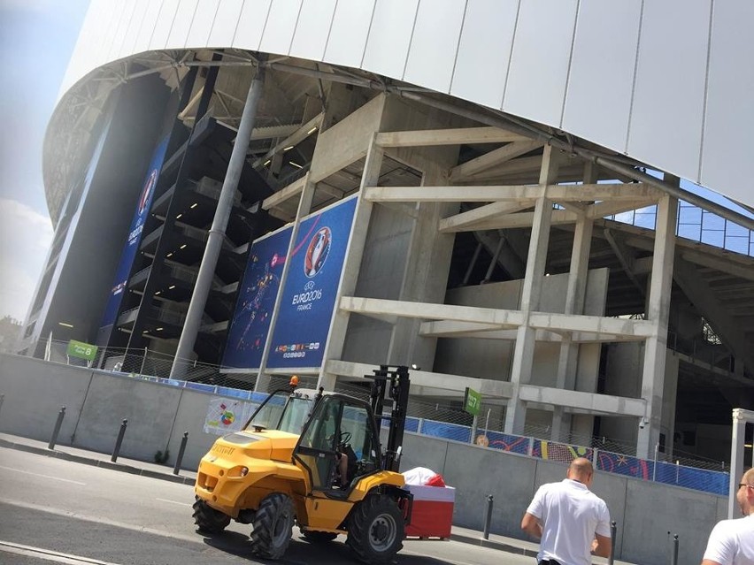 Gigantyczna flaga Polski już w drodze na Euro 2016. Czy...