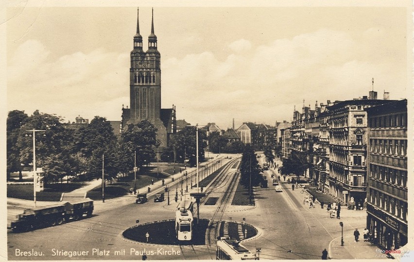 1940 , Plac Strzegomski - widok na zachód. Po lewej kościół...