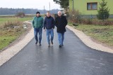 Oficjalne odebranie wyremontowanych dróg na terenie gminy Małogoszcz. Kolejne zostaną wybudowane w przyszłym roku. Zobacz zdjęcia