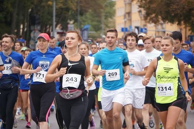 W biegu na 10 km pobiegło około 800 biegaczy z całej Polski i z zagranicy
