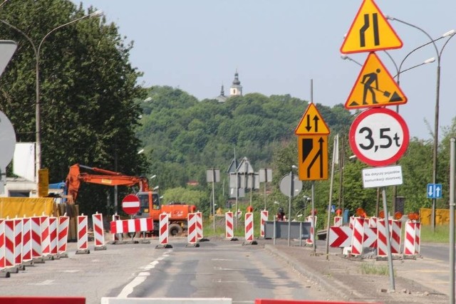 Tymczasowe rondo u zbiegu ul. Piłsudskiego i Tworzeń funkcjonowało już w 2017 roku