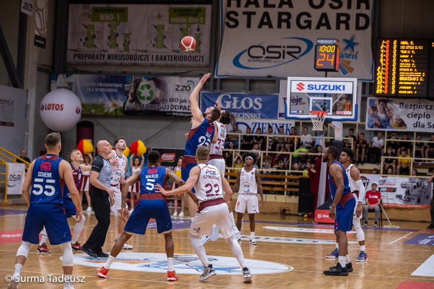 Spójnia Stargard - King Szczecin na zdjęciach. Derby zacięte na boisku i na trybunach