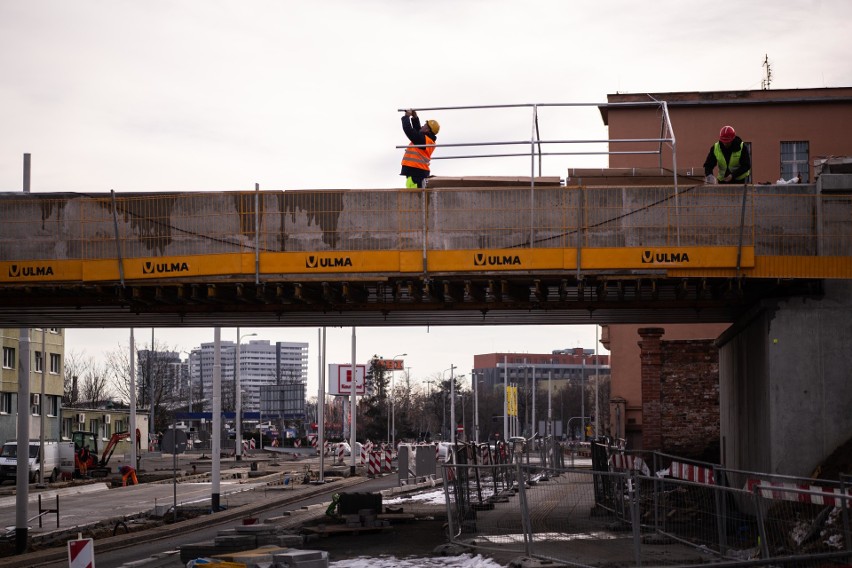 Kolejny etap budowy trasy tramwajowej na Popowice. Zobacz co teraz robią!