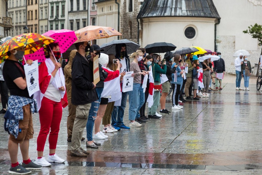 Manifestacja solidarności z Białorusią na Rynku w Krakowie